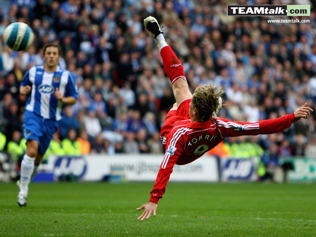 Fernando Torres davá nůžky